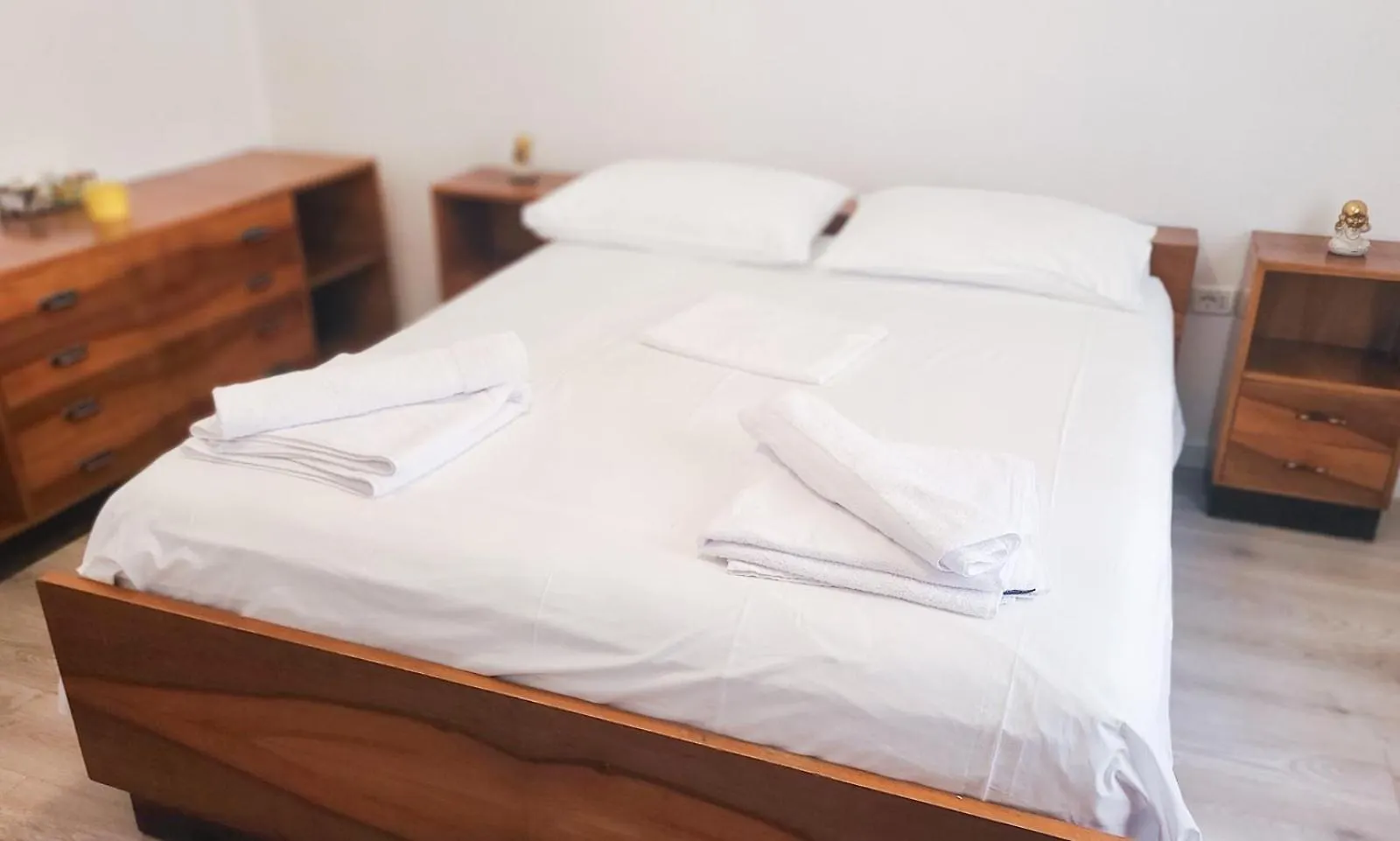Emi'S Guest House Tirana Albania